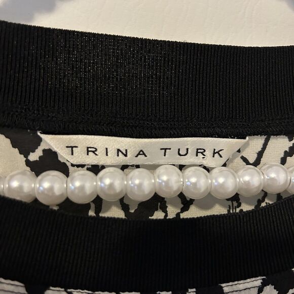 Trina Turk top Womens L Snakeskin Print office mature Pullover Top silk READ - Picture 5 of 7